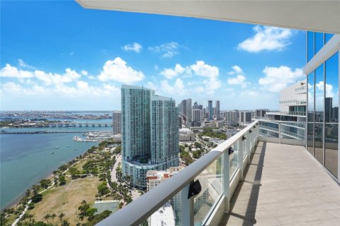Condo in Miami, Florida, 4 bedrooms № 2073318 - photo 13