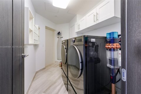 Condo in Miami, Florida, 4 bedrooms № 2073318 - photo 24