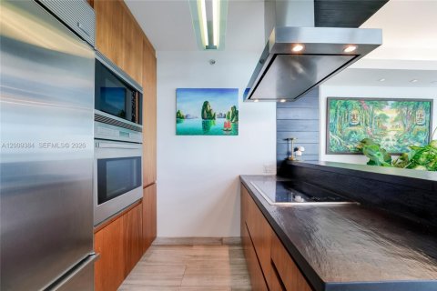 Condo in Miami, Florida, 4 bedrooms № 2073318 - photo 4