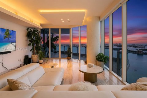 Condo in Miami, Florida, 4 bedrooms № 2073318 - photo 7