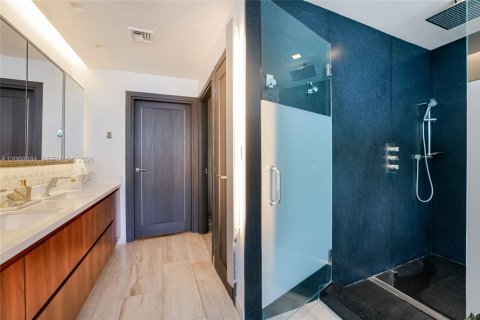 Condo in Miami, Florida, 4 bedrooms № 2073318 - photo 11