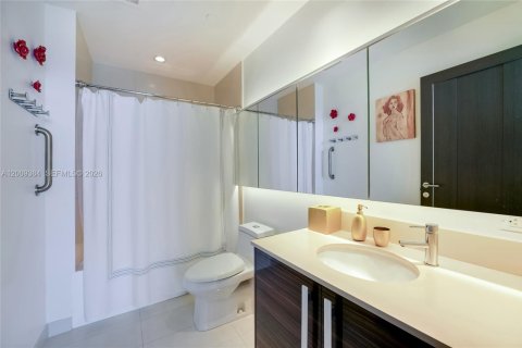 Condo in Miami, Florida, 4 bedrooms № 2073318 - photo 20