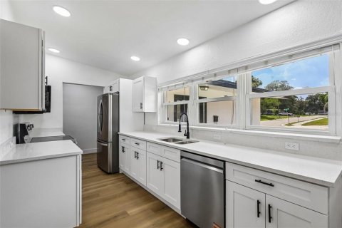 Casa en venta en Orlando, Florida, 4 dormitorios, 209.03 m2 № 2324221 - foto 21