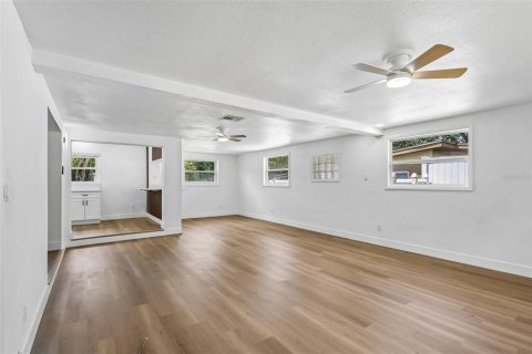 Casa en venta en Orlando, Florida, 4 dormitorios, 209.03 m2 № 2324221 - foto 9