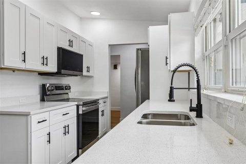 Casa en venta en Orlando, Florida, 4 dormitorios, 209.03 m2 № 2324221 - foto 18