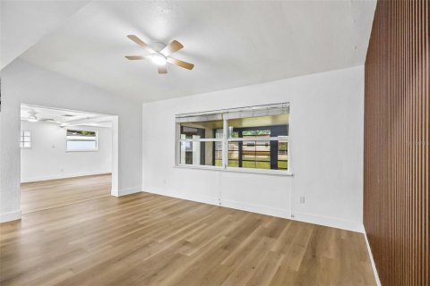 Casa en venta en Orlando, Florida, 4 dormitorios, 209.03 m2 № 2324221 - foto 13