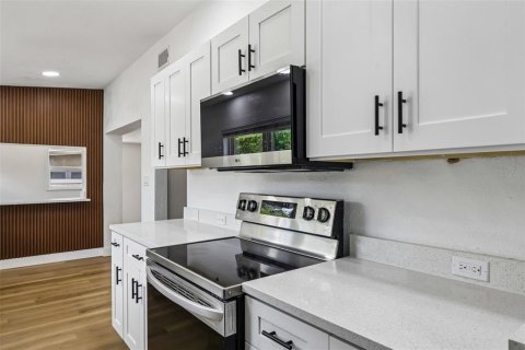 Casa en venta en Orlando, Florida, 4 dormitorios, 209.03 m2 № 2324221 - foto 20