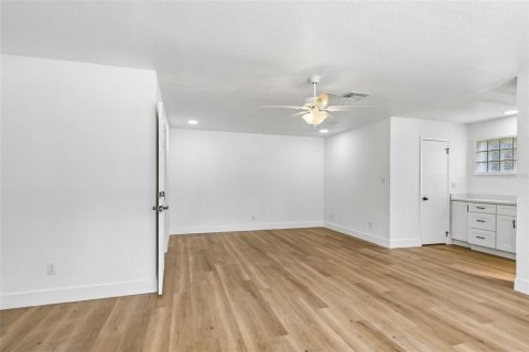 Casa en venta en Orlando, Florida, 4 dormitorios, 209.03 m2 № 2324221 - foto 27