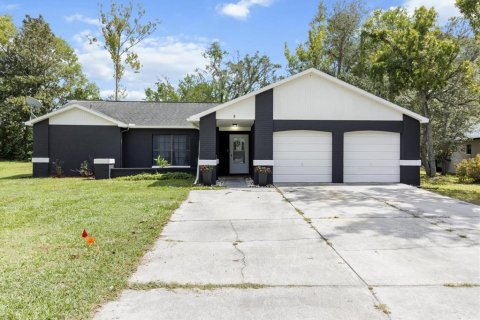House in Spring Hill, Florida 3 bedrooms, 151.62 sq.m. № 1850127 - photo 1