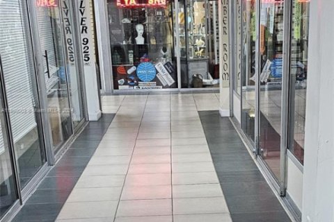 Купить коммерческую недвижимость в Майами, Флорида № 2035311 - фото 12