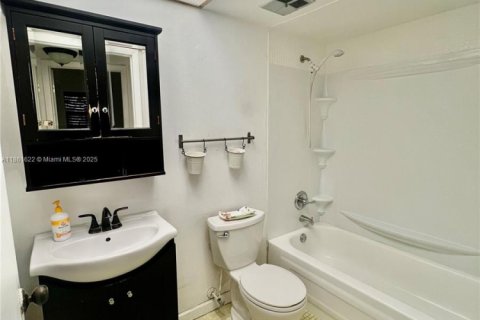 Condo in Sunrise, Florida, 2 bedrooms  № 1892264 - photo 6