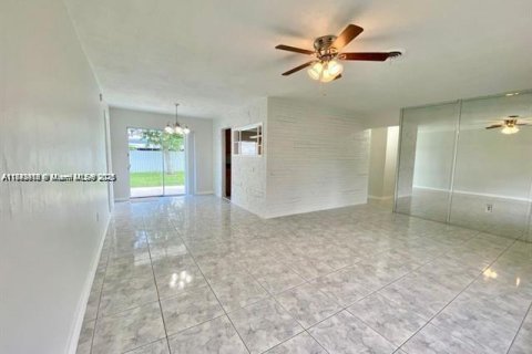 Villa ou maison à vendre à Sunrise, Floride: 2 chambres, 89.37 m2 № 1836461 - photo 5