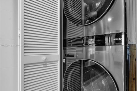 Condo in Doral, Florida, 3 bedrooms  № 1955724 - photo 13