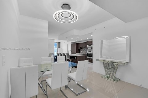 Condo in Doral, Florida, 3 bedrooms  № 1955724 - photo 6