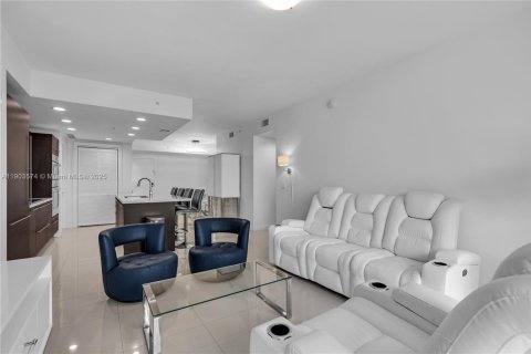 Condo in Doral, Florida, 3 bedrooms  № 1955724 - photo 11