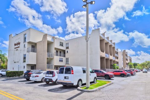Condo in Miami, Florida, 1 bedroom  № 1692187 - photo 13