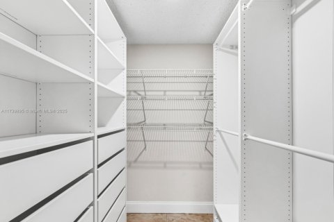 Condo in Miami, Florida, 1 bedroom  № 1692187 - photo 10