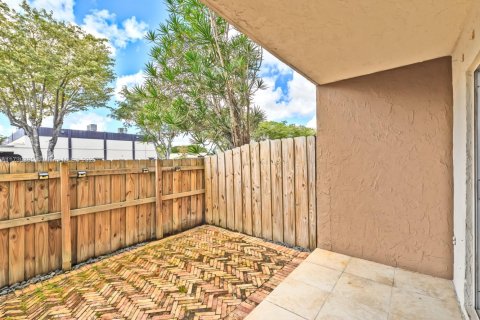 Condo in Miami, Florida, 1 bedroom  № 1692187 - photo 12