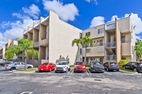 Condo in Miami, Florida, 1 bedroom  № 1692187 - photo 6