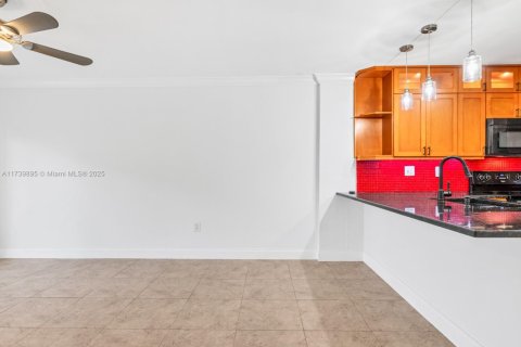 Condo in Miami, Florida, 1 bedroom  № 1692187 - photo 23