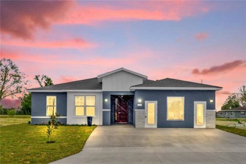 House in Winter Haven, Florida 3 bedrooms, 188.78 sq.m. № 2093468