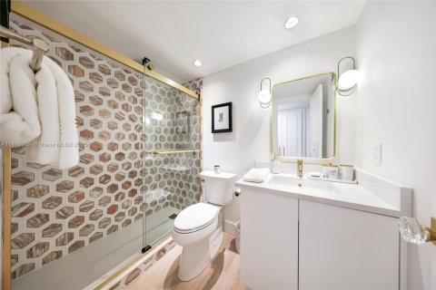 Condo in Miami Beach, Florida, 2 bedrooms  № 1947222 - photo 14