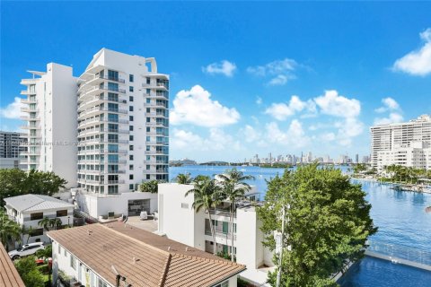 Condo in Miami Beach, Florida, 2 bedrooms  № 1947222 - photo 28