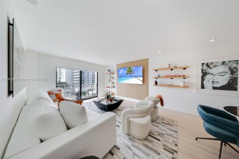 Condo in Miami Beach, Florida, 2 bedrooms  № 1947222 - photo 5