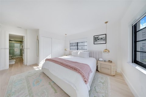 Condo in Miami Beach, Florida, 2 bedrooms  № 1947222 - photo 8