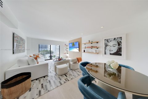 Condo in Miami Beach, Florida, 2 bedrooms  № 1947222 - photo 9