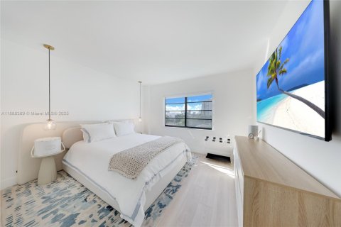 Condo in Miami Beach, Florida, 2 bedrooms  № 1947222 - photo 16
