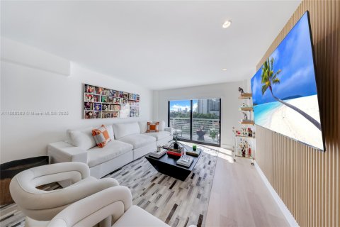 Condo in Miami Beach, Florida, 2 bedrooms  № 1947222 - photo 6