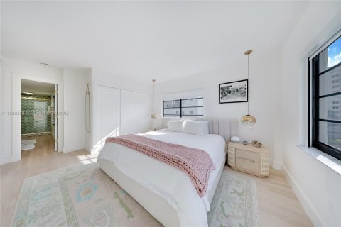 Condo in Miami Beach, Florida, 2 bedrooms  № 1947222 - photo 10