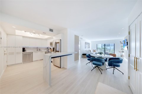 Condo in Miami Beach, Florida, 2 bedrooms  № 1947222 - photo 3