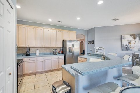 House in Davenport, Florida 5 bedrooms, 241.55 sq.m. № 1904935 - photo 9