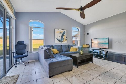 House in Davenport, Florida 5 bedrooms, 241.55 sq.m. № 1904935 - photo 5