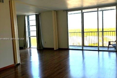 Купить кондоминиум в Норт-Майами, Флорида 1 спальня, 92.53м2, № 2021818 - фото 3