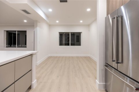 Villa ou maison à vendre à Miami, Floride: 3 chambres, 149.39 m2 № 2048815 - photo 15
