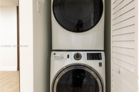 Villa ou maison à vendre à Miami, Floride: 3 chambres, 149.39 m2 № 2048815 - photo 10