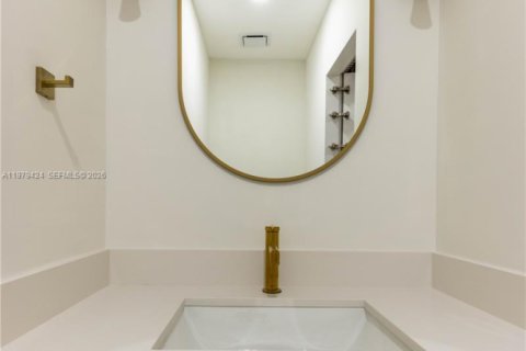 Villa ou maison à vendre à Miami, Floride: 3 chambres, 149.39 m2 № 2048815 - photo 26