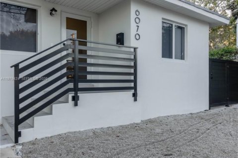 Villa ou maison à vendre à Miami, Floride: 3 chambres, 149.39 m2 № 2048815 - photo 3