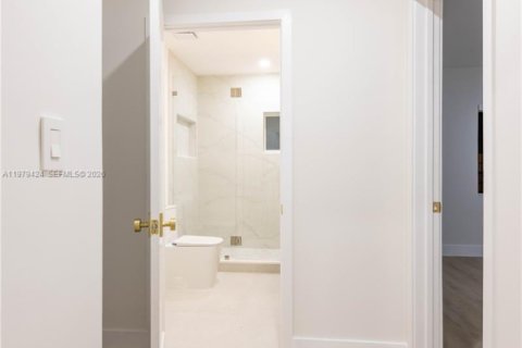 Villa ou maison à vendre à Miami, Floride: 3 chambres, 149.39 m2 № 2048815 - photo 16