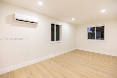 Villa ou maison à vendre à Miami, Floride: 3 chambres, 149.39 m2 № 2048815 - photo 25