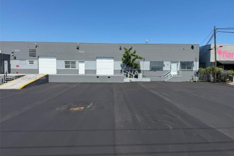 Immobilier commercial à vendre à Hialeah, Floride № 2168668 - photo 1