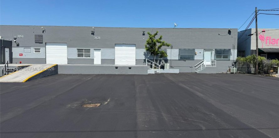 Immobilier commercial à Hialeah, Floride № 2168668