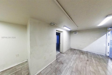 Immobilier commercial à vendre à Hialeah, Floride № 2168668 - photo 5