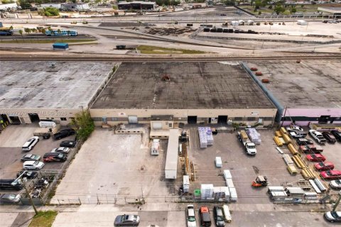Immobilier commercial à vendre à Hialeah, Floride № 2168668 - photo 3