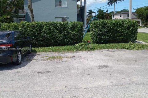 Commercial property in Canal Point, Florida № 1977583 - photo 9