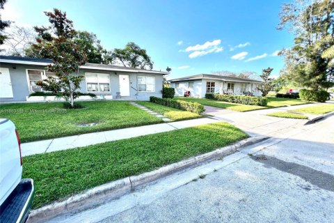 Commercial property in Canal Point, Florida № 1977583 - photo 11