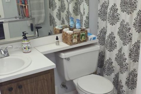 Снять в аренду кондоминиум в Санрайз, Флорида 2 спальни, 78.97м2, № 2079585 - фото 3